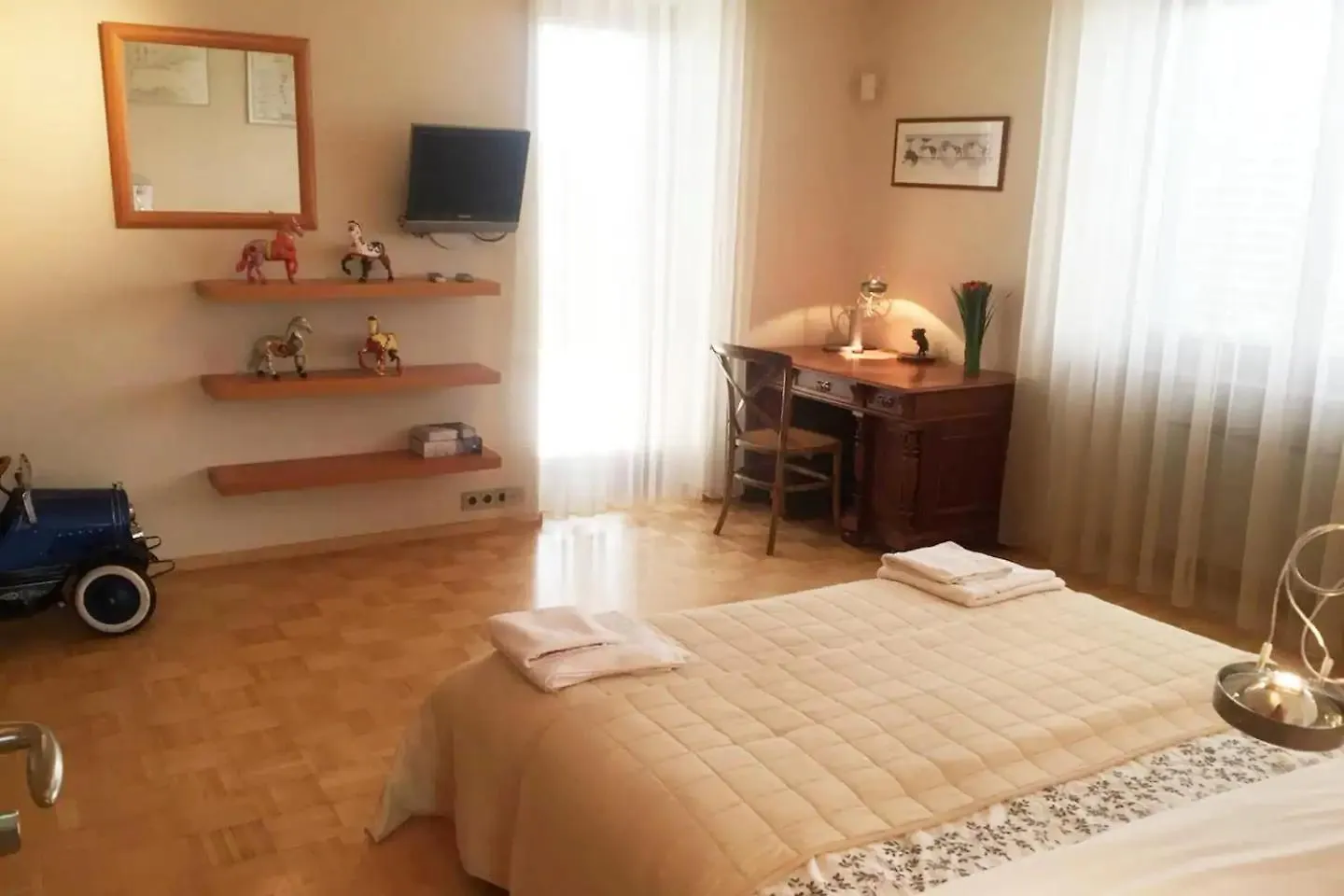 Huge Luxury Central Prague Villa, 6 Beds And Baths, Terraces, Double Garage Willa