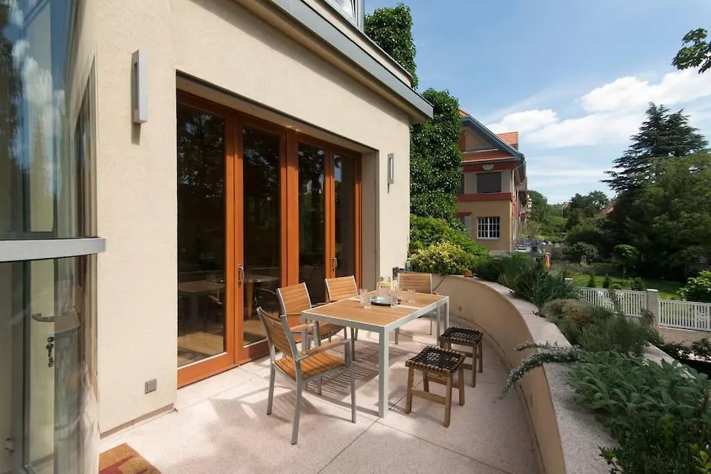 Huge Luxury Central Prague Villa, 6 Beds And Baths, Terraces, Double Garage Willa