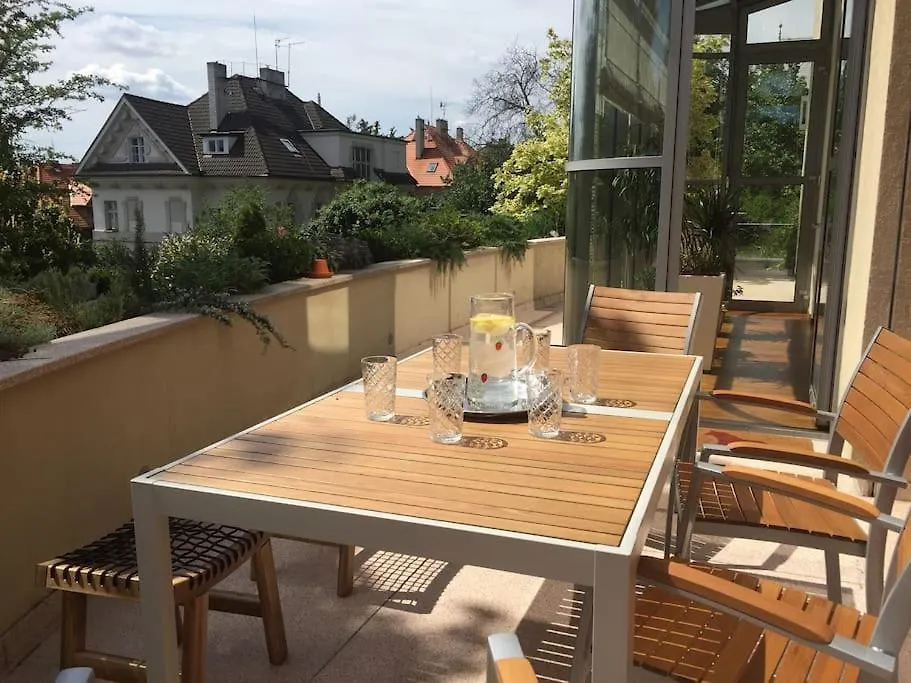 Willa Huge Luxury Central Prague Villa, 6 Beds And Baths, Terraces, Double Garage