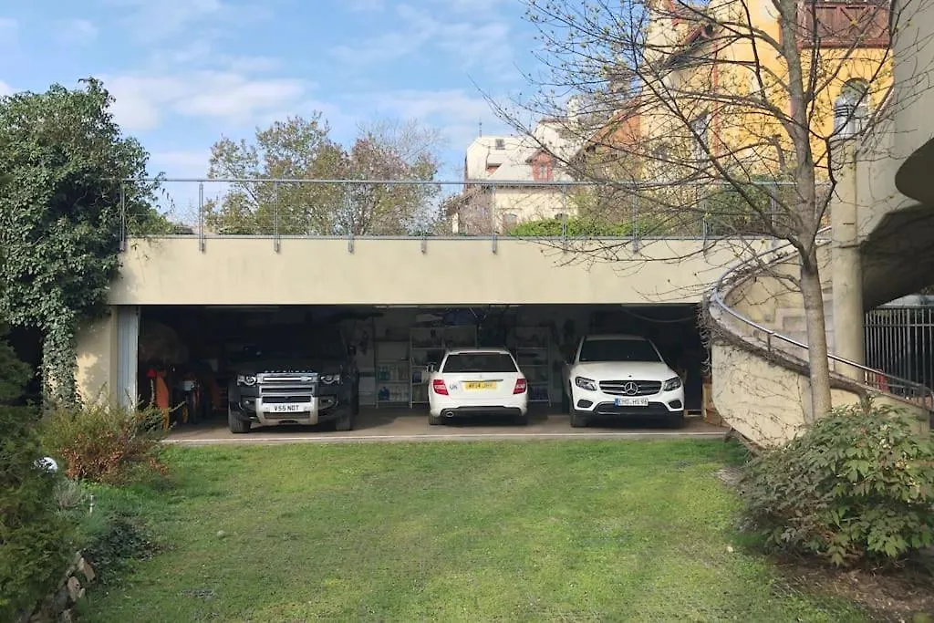 Huge Luxury Central Prague Villa, 6 Beds And Baths, Terraces, Double Garage