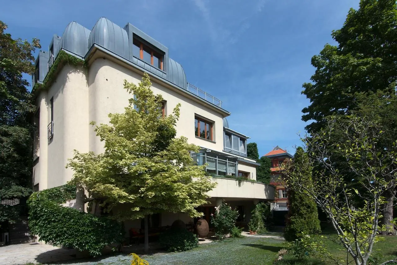 Huge Luxury Central Prague Villa, 6 Beds And Baths, Terraces, Double Garage