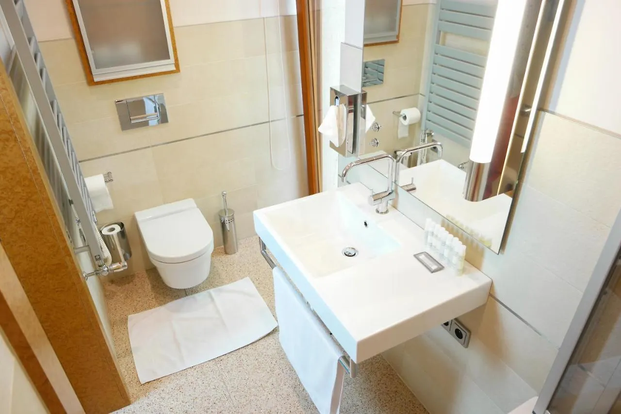 Willa Huge Luxury Central Prague Villa, 6 Beds And Baths, Terraces, Double Garage Czechy