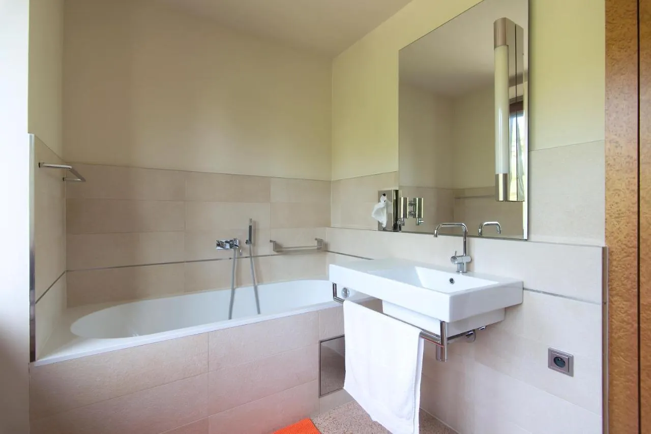 Huge Luxury Central Prague Villa, 6 Beds And Baths, Terraces, Double Garage Czechy