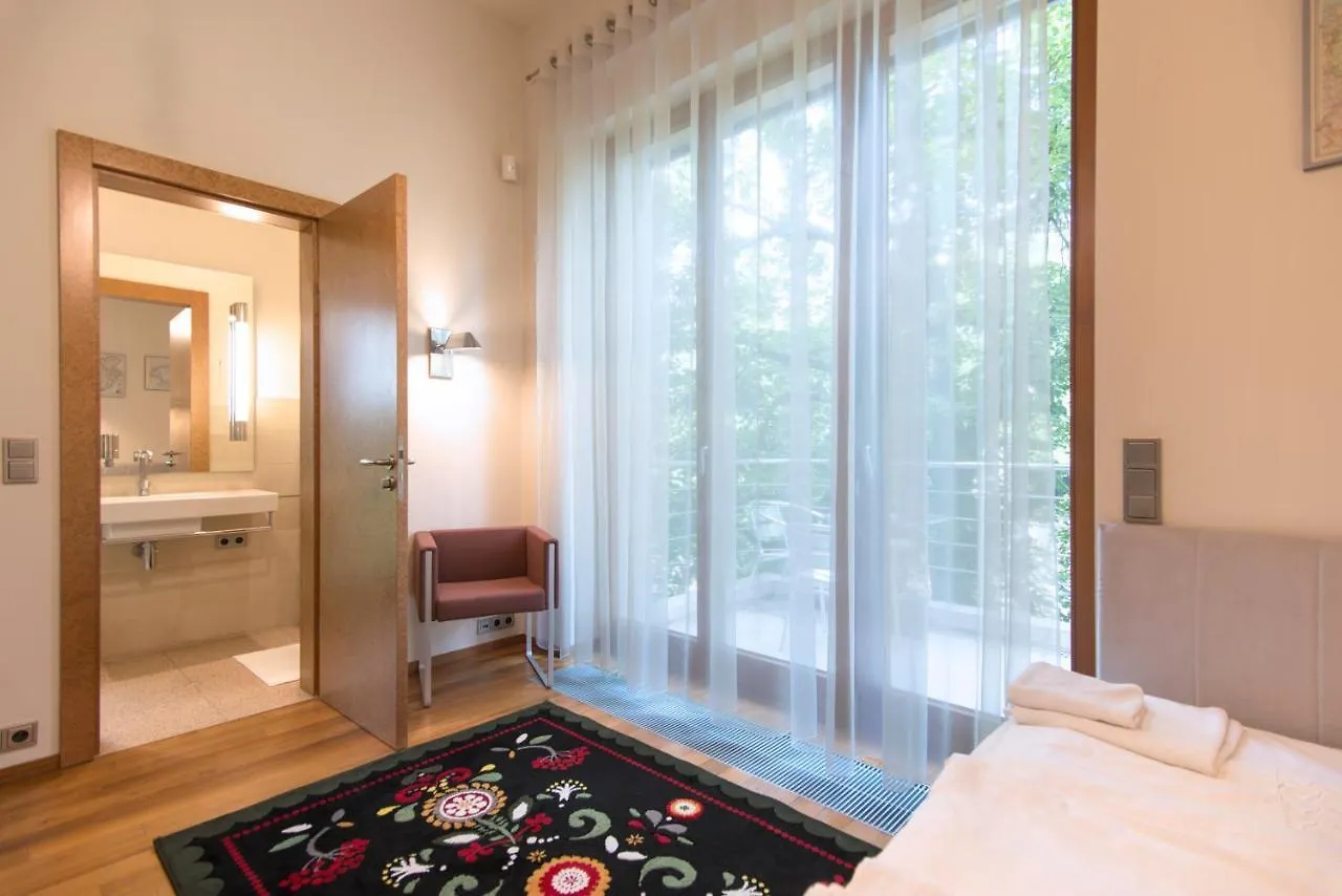 Huge Luxury Central Prague Villa, 6 Beds And Baths, Terraces, Double Garage
