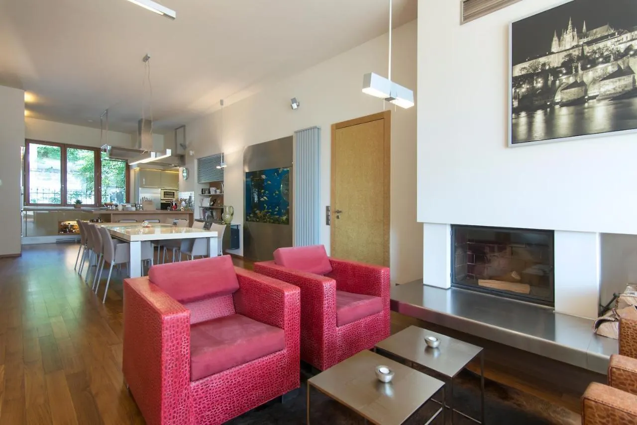 Willa Huge Luxury Central Prague Villa, 6 Beds And Baths, Terraces, Double Garage