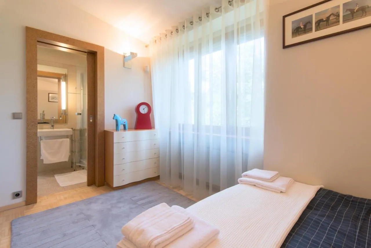 Willa Huge Luxury Central Prague Villa, 6 Beds And Baths, Terraces, Double Garage