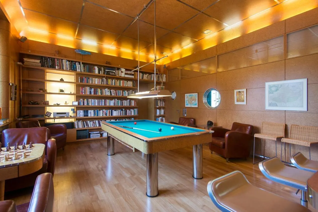 Huge Luxury Central Prague Villa, 6 Beds And Baths, Terraces, Double Garage