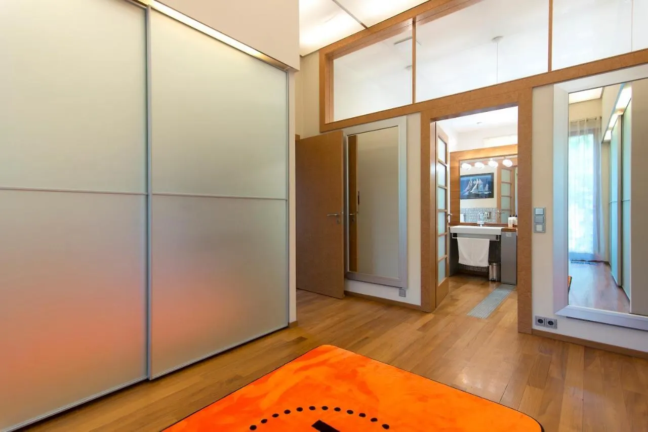 Huge Luxury Central Prague Villa, 6 Beds And Baths, Terraces, Double Garage Czechy