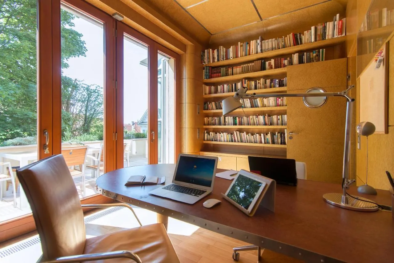 Huge Luxury Central Prague Villa, 6 Beds And Baths, Terraces, Double Garage Willa